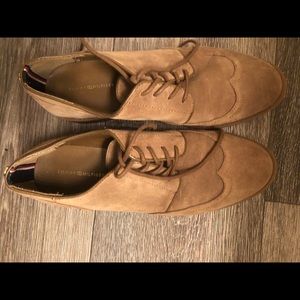 Tom Hilfilger lace up shoes